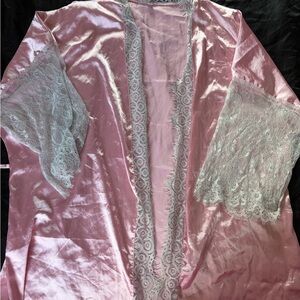 Elegant Pink Lace Trim Robe